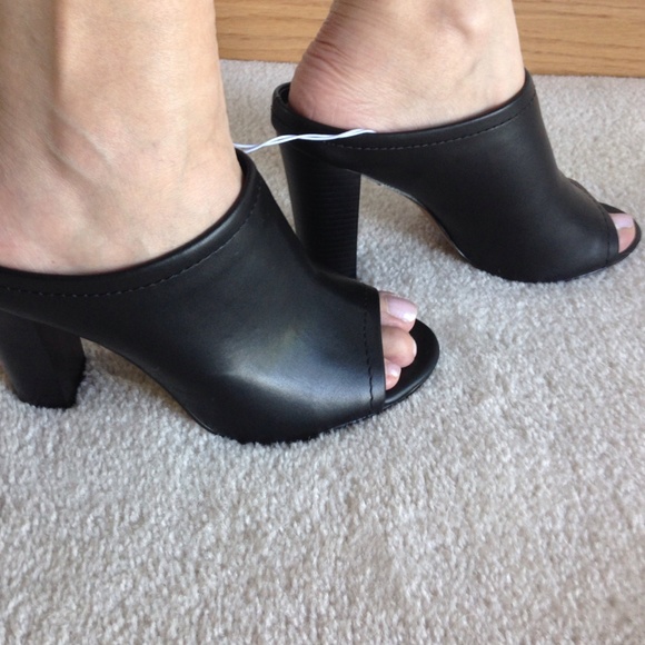 Not For Sale Women's black pumps. Sz 8.5. - Picture 2 of 3
