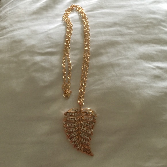 Gold leaf necklace - Picture 2 of 2