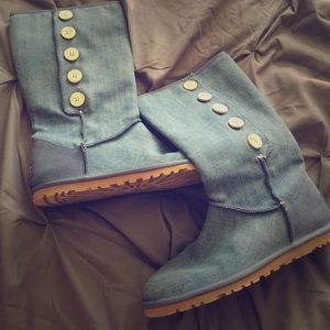 Chambray/denim UGG Short Boots with Horn Buttons