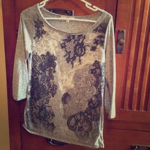 3/4 length sleeve grey shirt