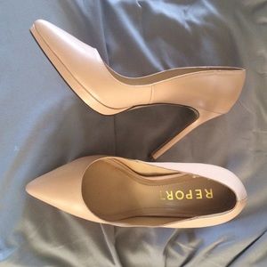 NWOT Report Nude Pumps