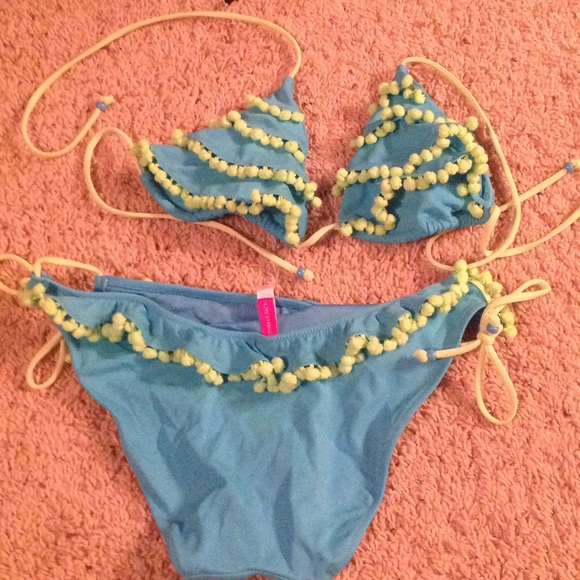 Sexy Victoria Secret Bikini - Picture 2 of 2