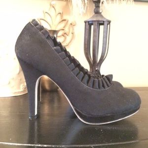 ‼️Final Sale ‼️Madden Girl Ruffle Suede Heels
