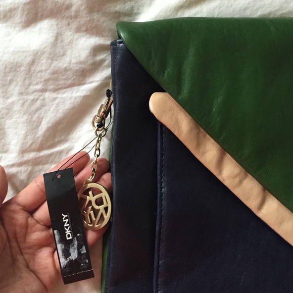 DKNY Giant Clutch Mixed Material - Picture 2 of 4