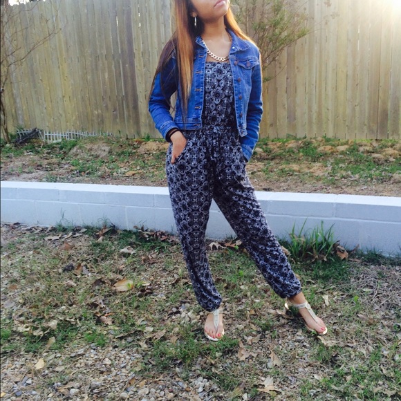 cute jogging outfitter ๐ - Picture 1 of 2