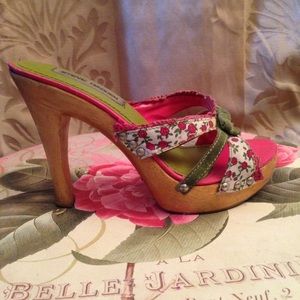 Steve Madden floral print heels