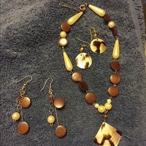 Necklace with 2 sets of earrings