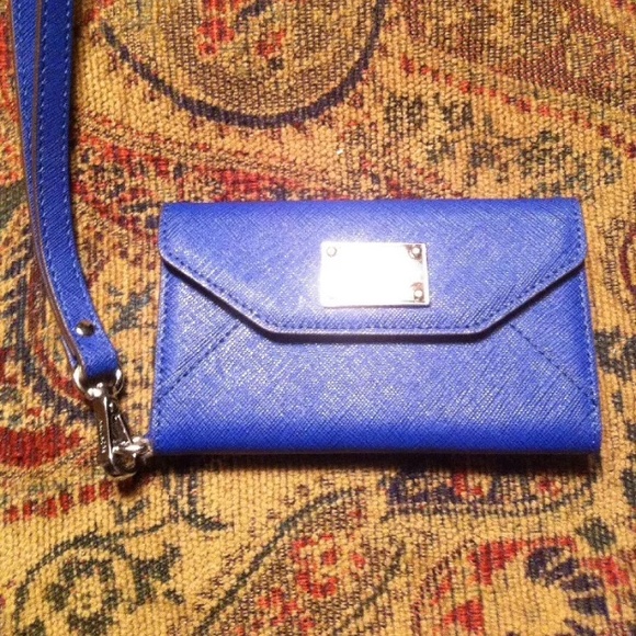 ✨SOLD✨Michael Kors Royal Blue iPhone 5 case - Picture 1 of 4