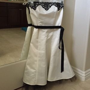 Junior strapless white dress