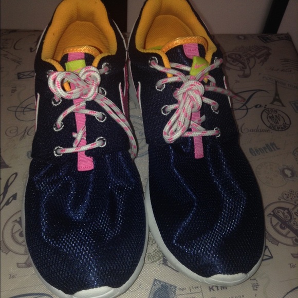 👣👣Nike Roshe shoes👣👣 - Picture 2 of 4
