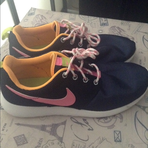 👣👣Nike Roshe shoes👣👣 - Picture 3 of 4
