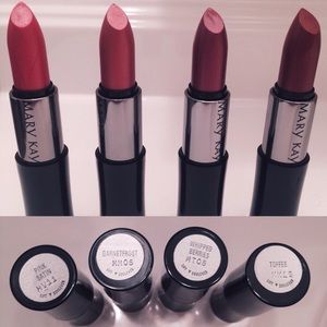 SOLD 🔥MK Makeup🔥