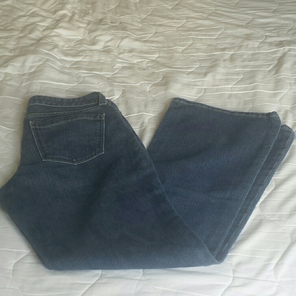 Pre-own Gap Flare Jean size: 8