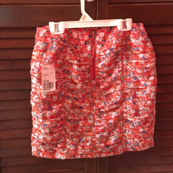 Red Ruched Chiffon Skirt - Picture 2 of 4