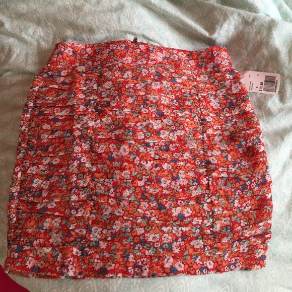 Red Ruched Chiffon Skirt - Picture 3 of 4