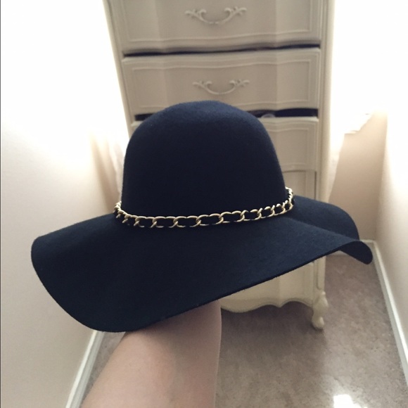 Wool floppy hat