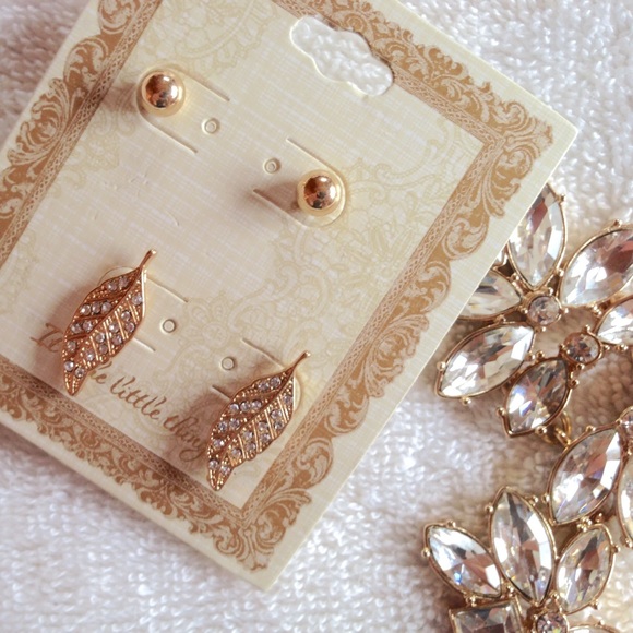 Merona Jewelry - gold ball studs / feather earrings