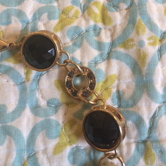 Black and gold statement necklace - Picture 2 of 2