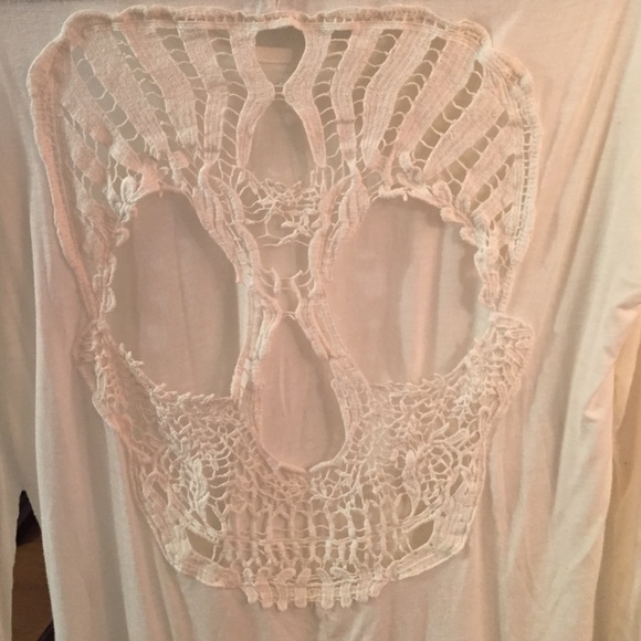 Super cute skull cutout in back! Great condition - Picture 3 of 3
