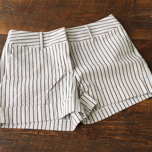 Shorts - Picture 2 of 4