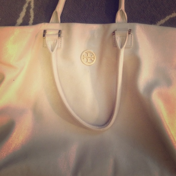 Tory Burch Handbags - 🔷Classic Tory Burch tote!🔷