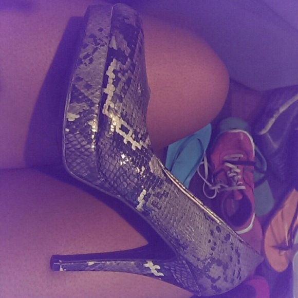 Heels - Picture 3 of 4