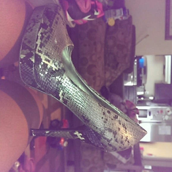 Heels - Picture 4 of 4
