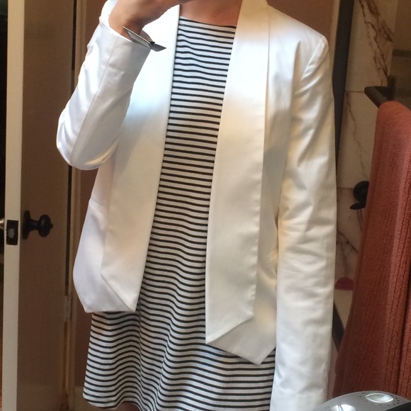 White Mossimo Su. Fitted Blazer