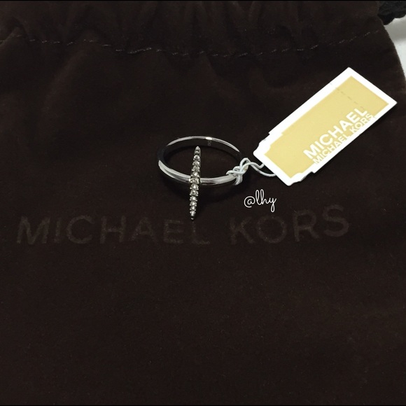 ❌SOLD❌MICHAEL KORS MATCHSTICK RING - SILVER - Picture 2 of 4