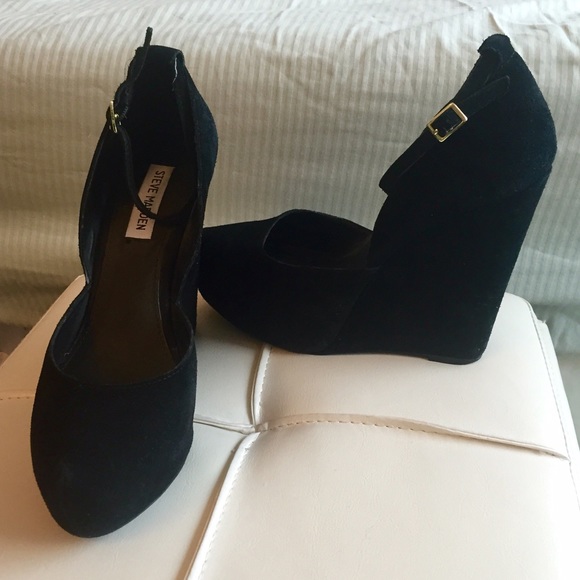 Steve Madden black platform wedges w/ ankle strap