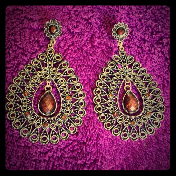 Dangle earrings
