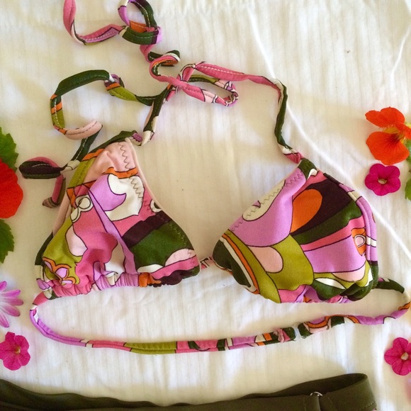 Retro Bikini - Picture 2 of 4