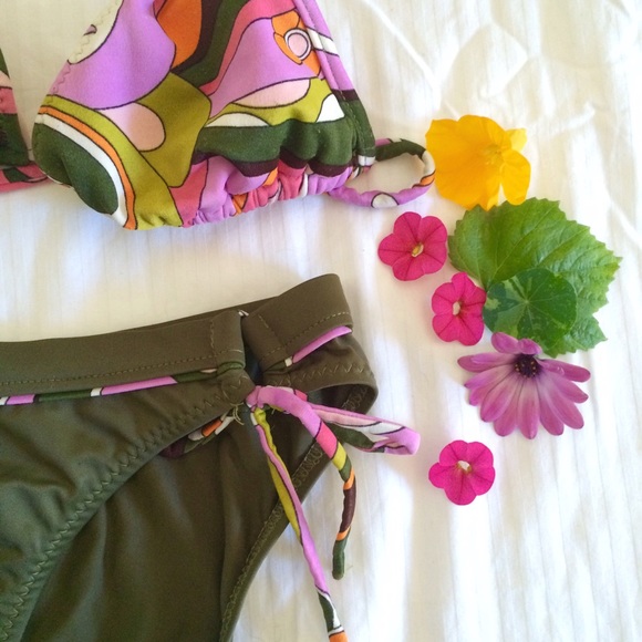 Retro Bikini - Picture 3 of 4