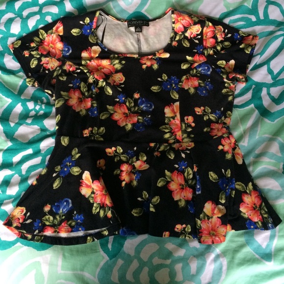 Floral peplum short sleeve top