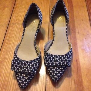 Size seven "show dazzle" brand (Madison).