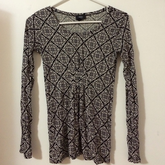 Patterned top - Picture 1 of 2