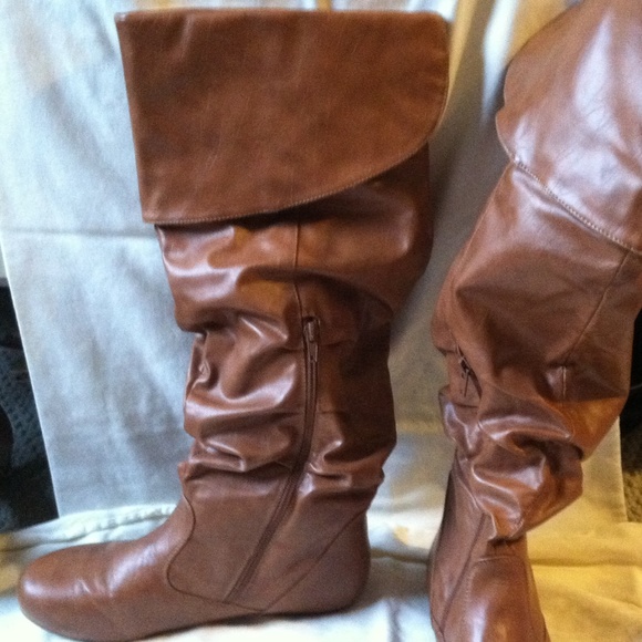 Tan knee-high boots - Picture 2 of 2