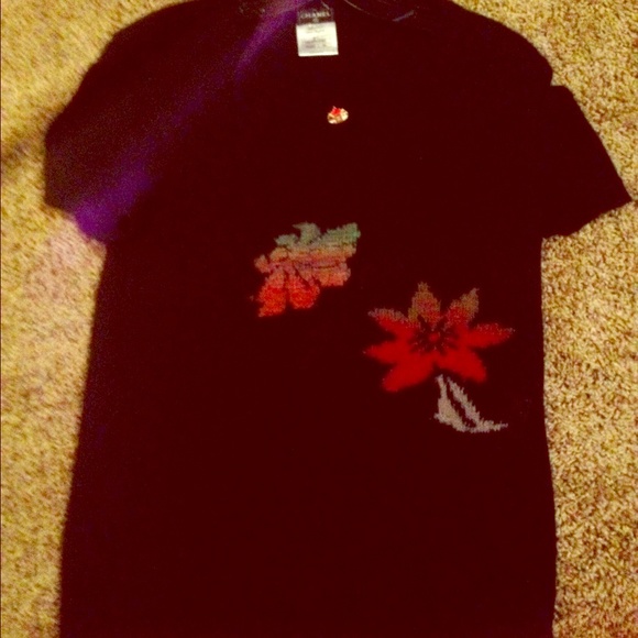 Chanel wool top with flowers and pin