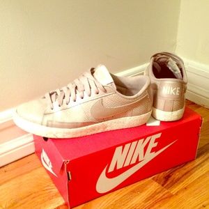 Nike blazers beige