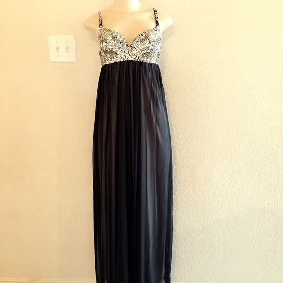 Dress - Picture 1 of 4