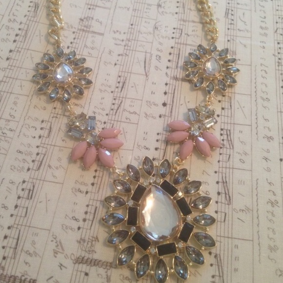 πBlue & Pink Crystal Statement Necklace - Picture 3 of 4