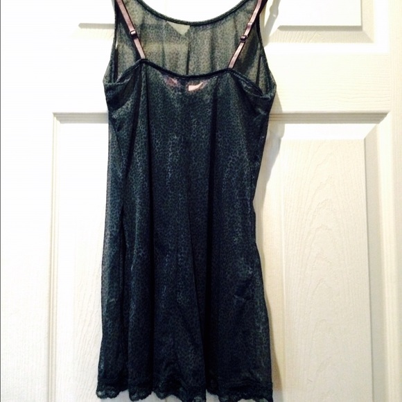 Victoria Secret - Picture 3 of 4