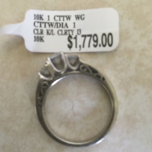 10K white gold 1KTW diamond ring