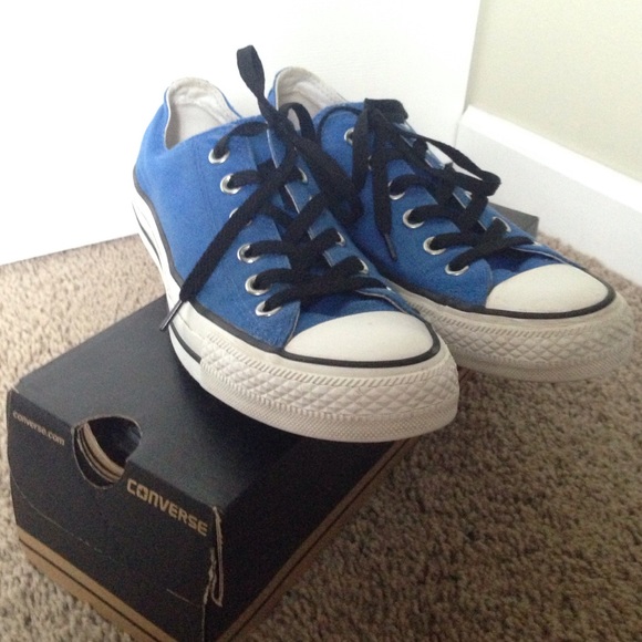 Lo-Top Converse size 8 women's