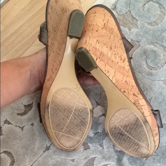 Shoes - Picture 3 of 4