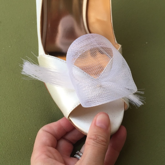 Badgley Mischka Ivory bridal Shoes 10 - Picture 4 of 4