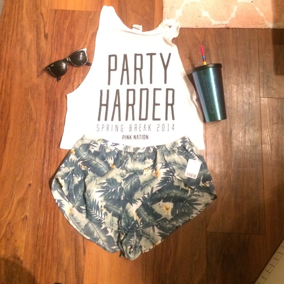 NWT URBAN OUTFITTERS JUNGLE SHORTS!