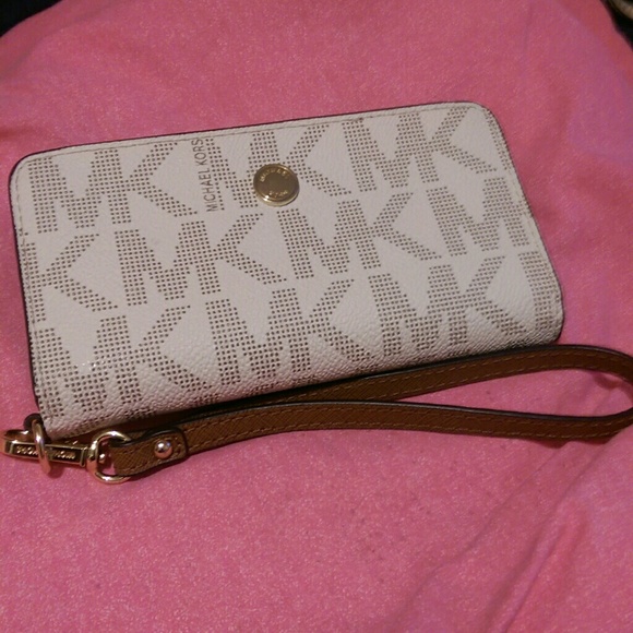 Michael Kors Clutches & Wallets - Michael Kors Wallet