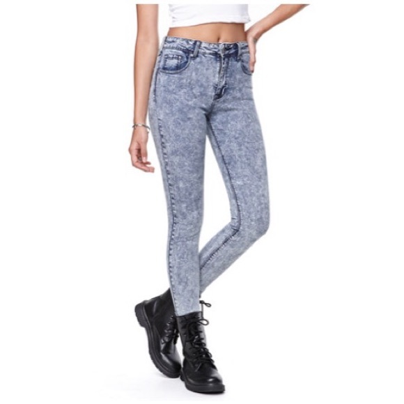 Acid wash high rise jeggings🌿