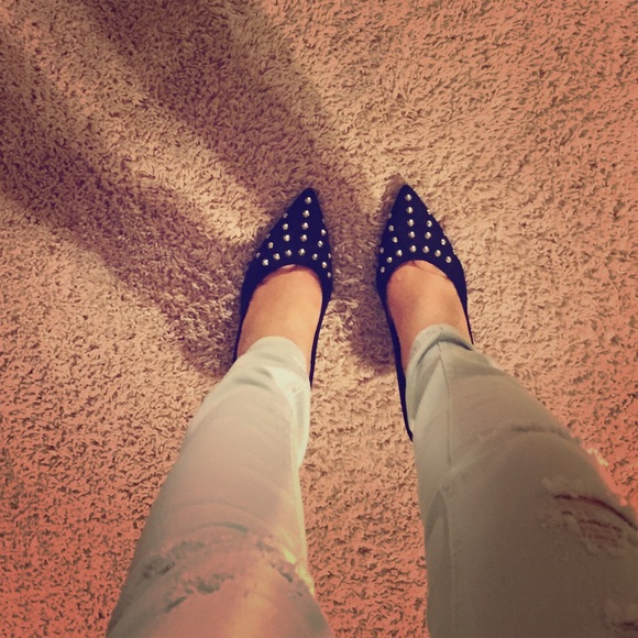 Black stiletto pumps